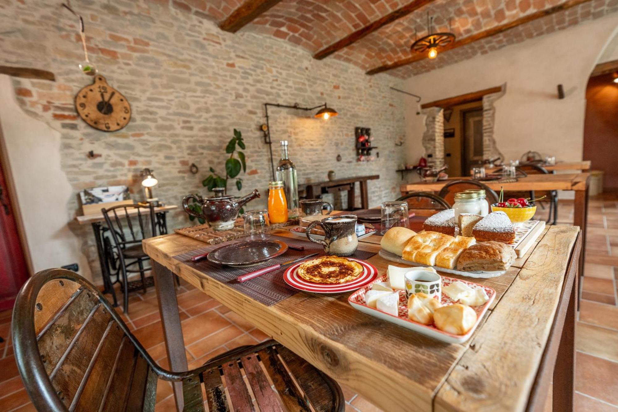 Bed and Breakfast Gilda E I Suoi Amici Neive Exterior foto